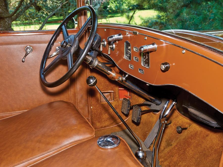 Интерьер Pierce-Arrow Model 126 Convertible Coupe 1929 года  (фото 5 из 11)